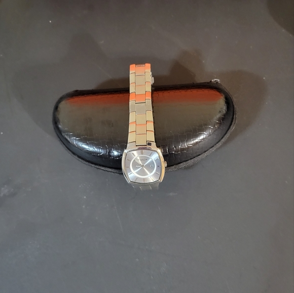 Watch - Picture 6 of 6